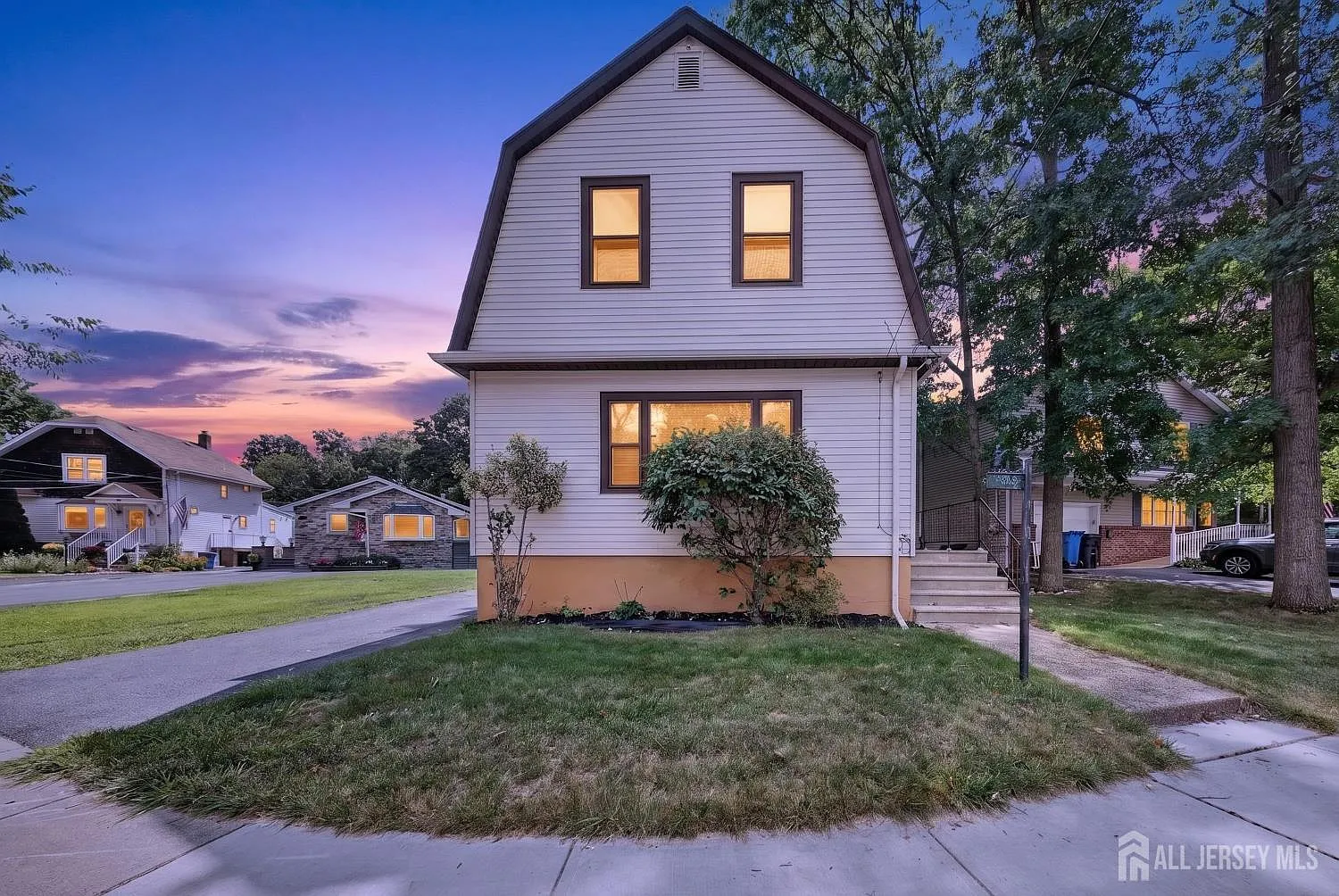 2 bed, 1.5 bath, 1208 sqft, $2,500 — Photo 2