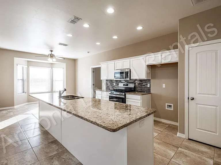 1726 E Aloe St — Photo 19