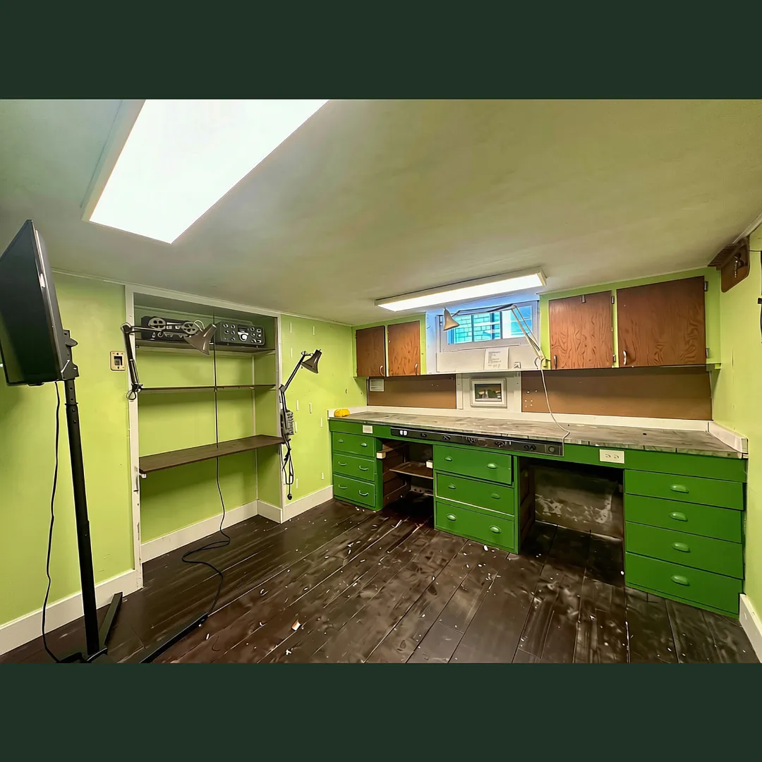 3 bed, 896 sqft, $2,300 — Photo 2