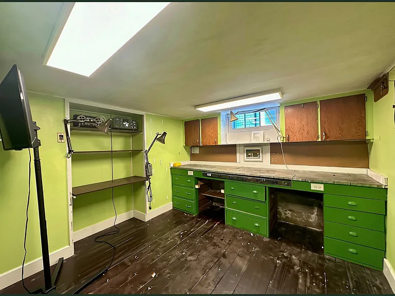 129 Lawrence St — Photo 2