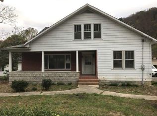 65 Maple St, Hyden, KY 41749