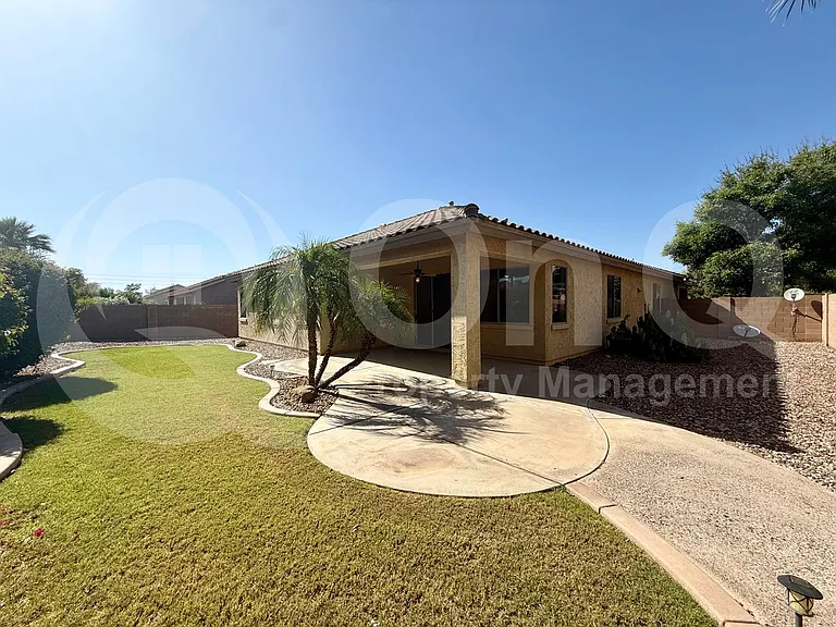 2135 E Grand Canyon Dr — Photo 27