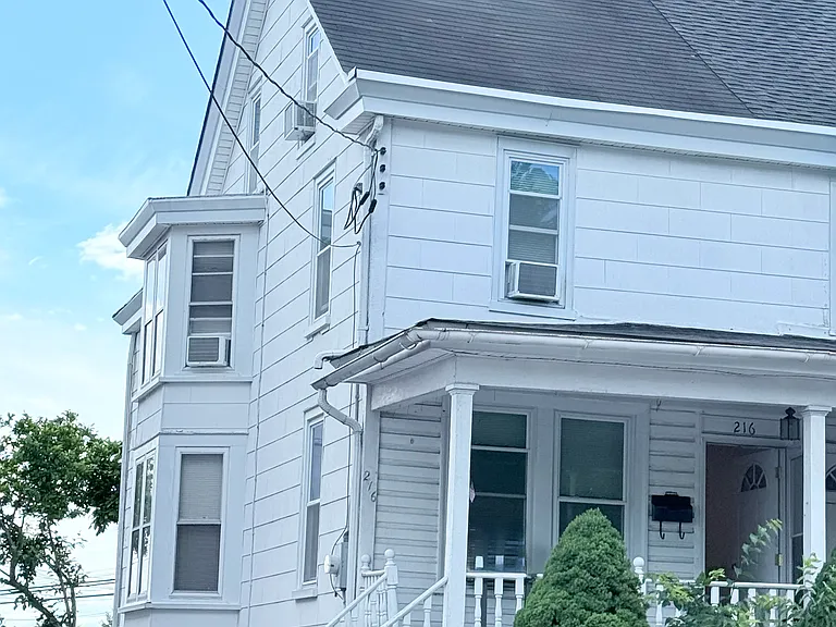 216 N Main St — Photo 1