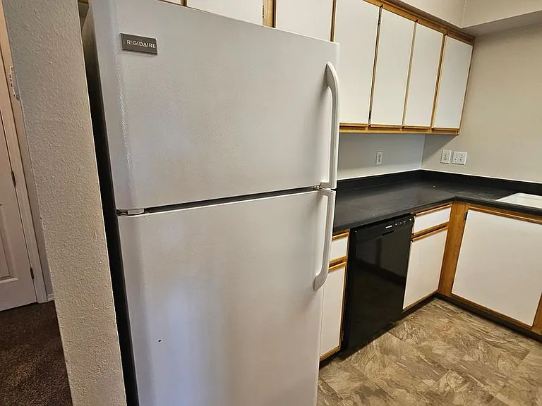 300 Indian Trail Ct — Photo 9