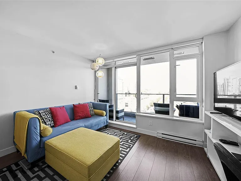 668 Columbia St #1607 — Photo 3