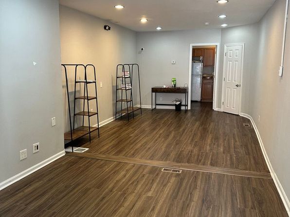 2414 Saint Paul St APT 4
