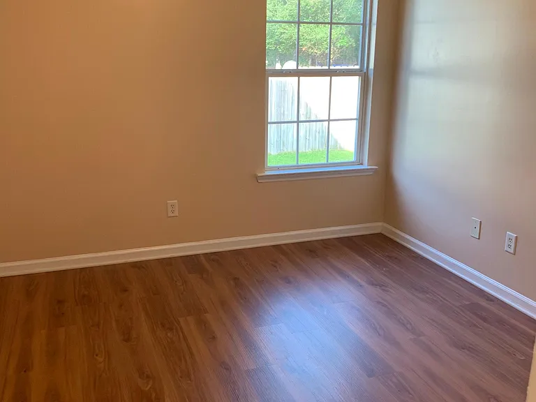 950 Watsonia Dr — Photo 17