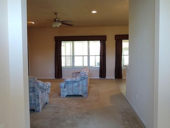 4th image of 4039 Sherman Hills Pkwy W