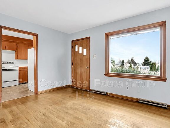 5th image of 405 Vermont Ave
