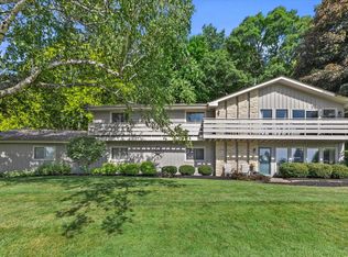 W290S2811 Carmarthen DRIVE, Waukesha, WI 53188