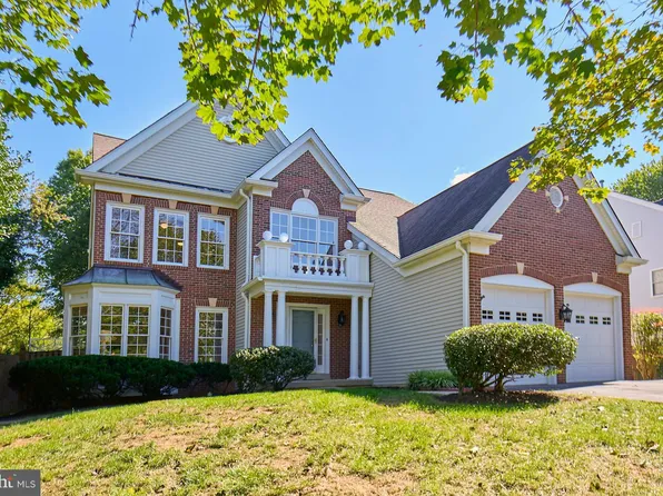 2561 Holly Manor Dr, Falls Church, VA 22043