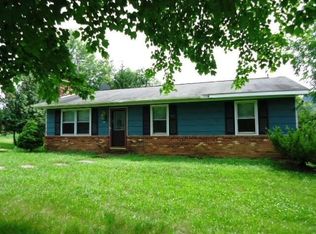 135 Lakes Valley Rd, Strasburg, VA 22657