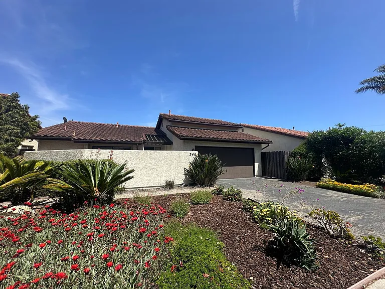 346 Oliver Rd — Photo 1