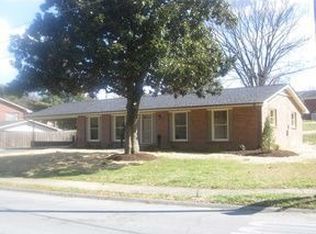 525 Ravenwood Dr, Johnson City, TN 37604