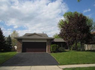 1063 Tennessee Ln, Elk Grove Village, IL 60007