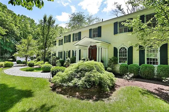 5 bed, 4.5 bath, 7180 sqft, $21,000 — Photo 2