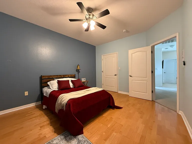 885 Chatsworth Dr — Photo 9