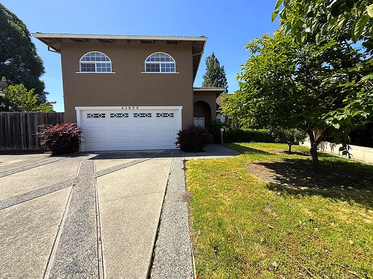43090 Scofield Ct — Photo 2