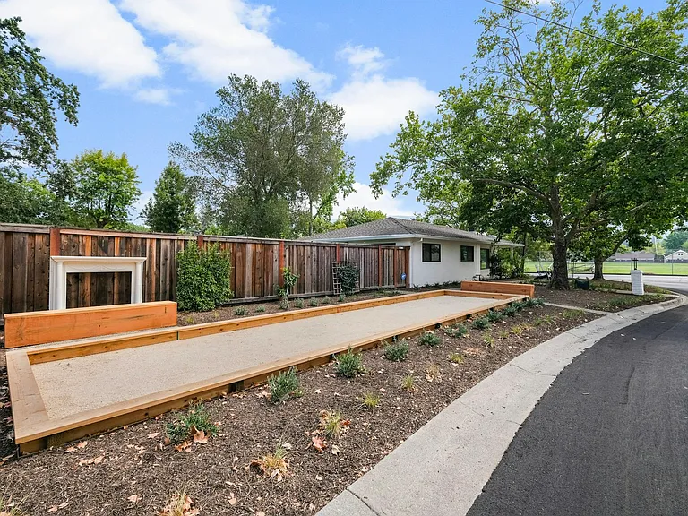 4 Arch Way — Photo 27