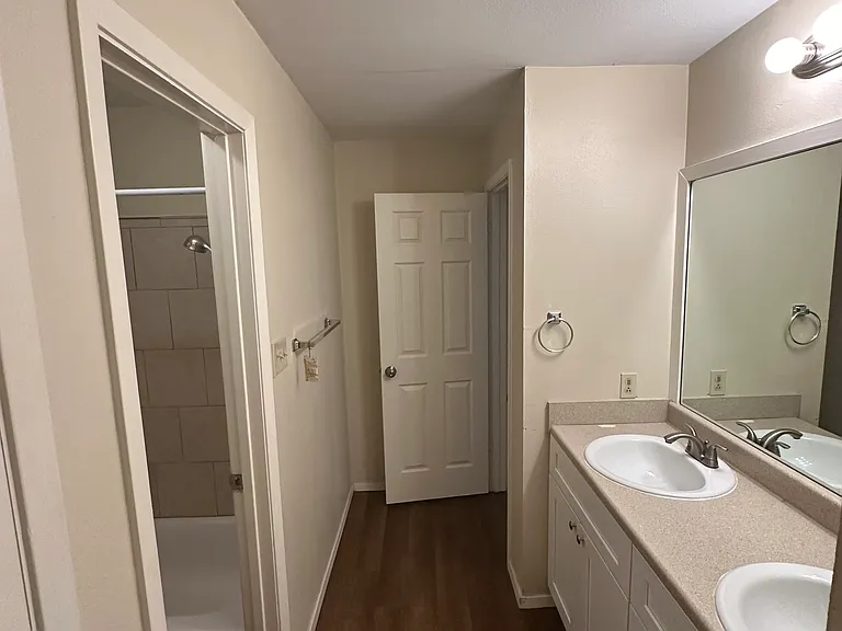 Double sink, Bathtub