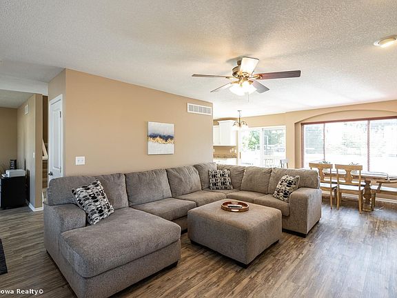 3rd image of 2015 SE Leeann Dr