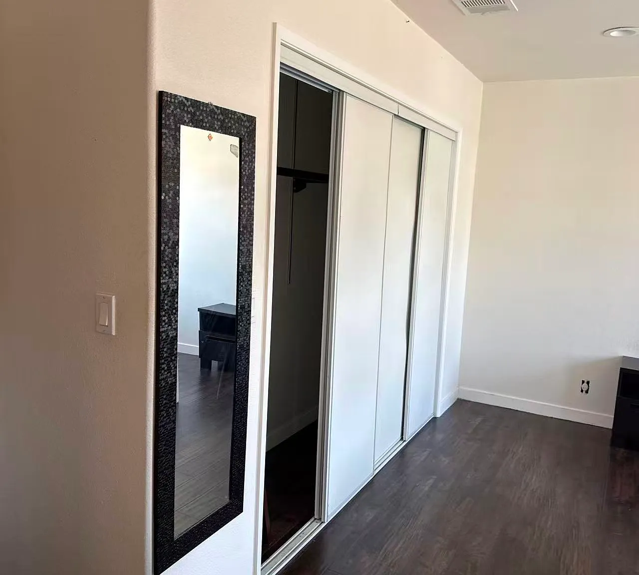 4 bed, 1100 sqft, $1,100 — Photo 1