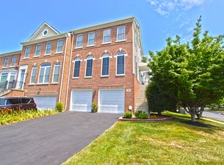 4083 Walnut Cove Cir, Fairfax, VA 22033