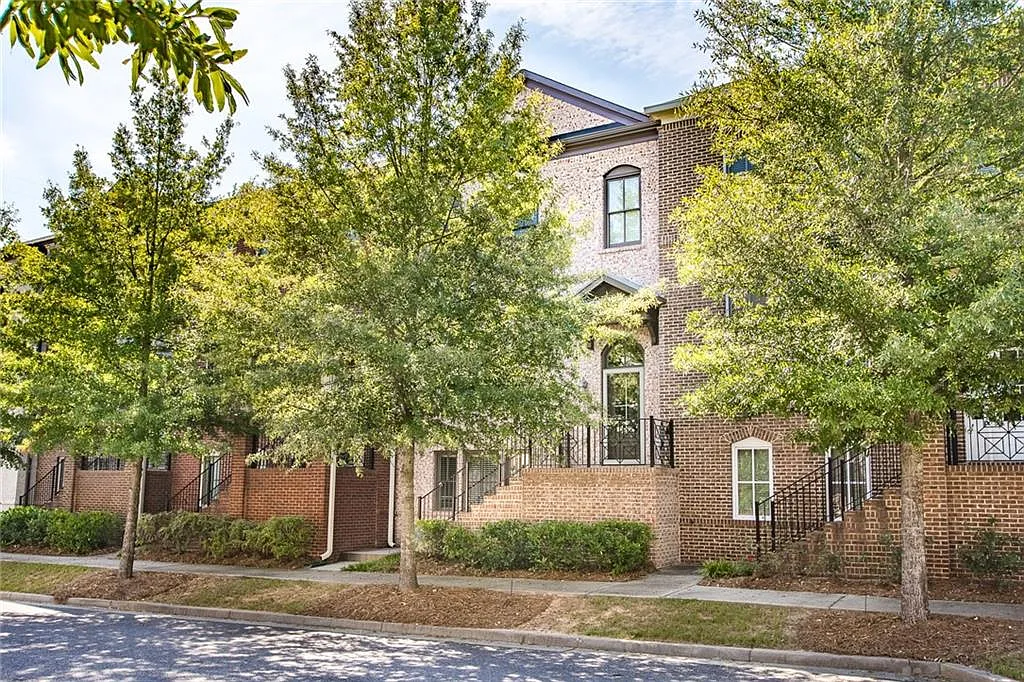 3 bed, 3.5 bath, 2300 sqft, $2,900 — Photo 1