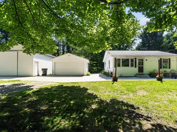 401 S Whitmore Rd, Hastings, MI 49058
