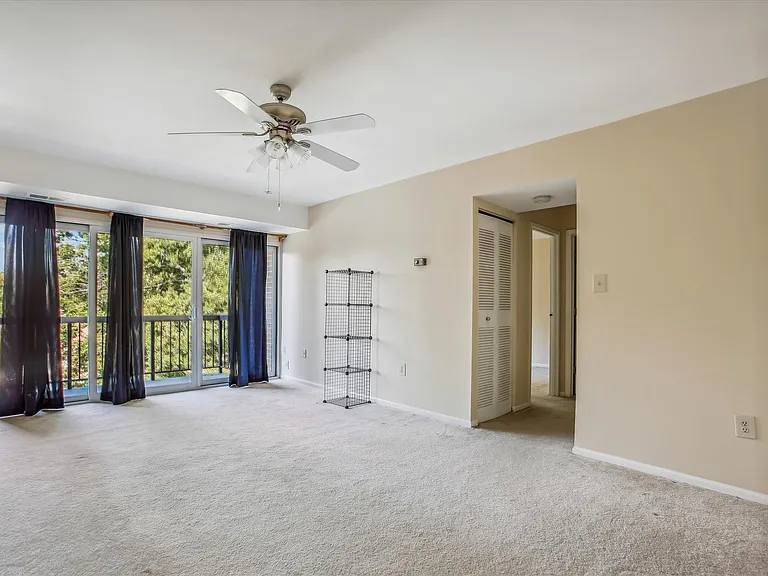 9712 Kingsbridge Dr #303 — Photo 5