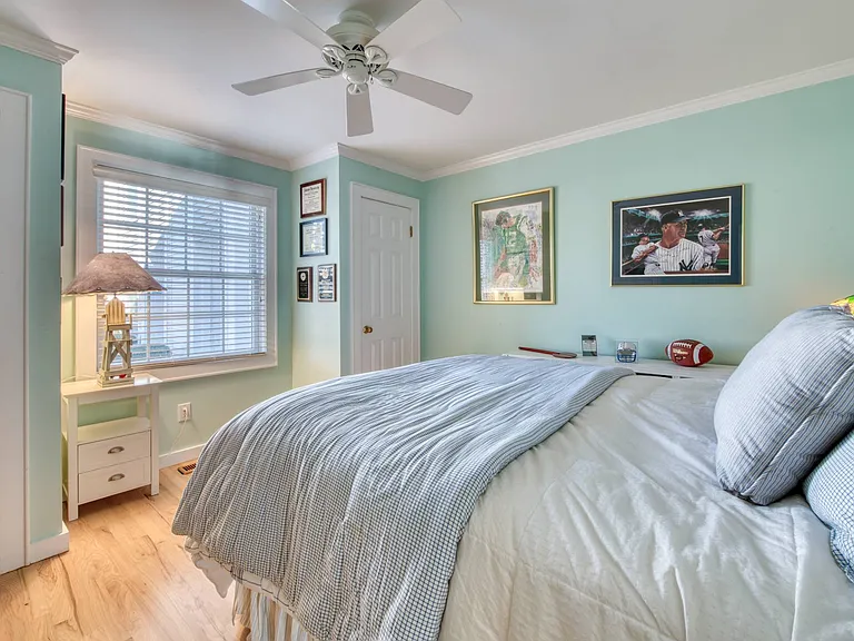 8 Oyster Point — Photo 12