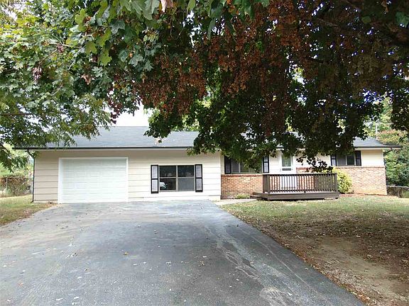 4th image of 2670 Woodland Dr SE