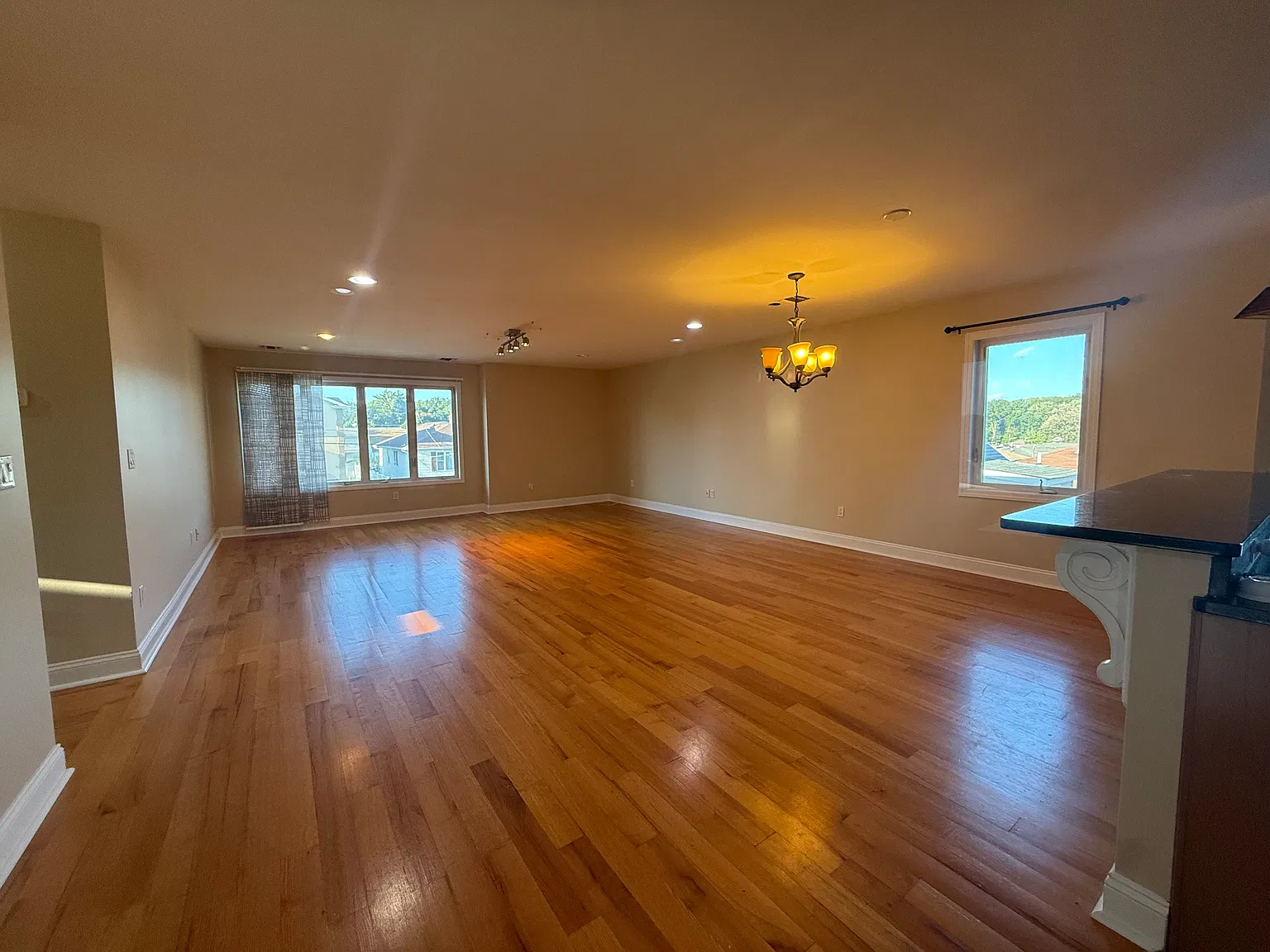 4 bed, 2.5 bath, 1800 sqft, $3,800 — Photo 2