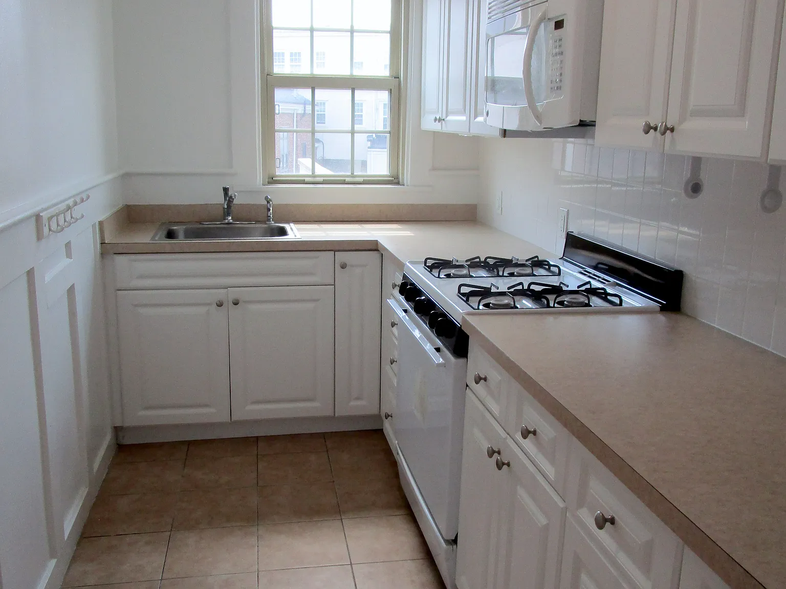 1 bed, 1000 sqft, $3,030 — Photo 1