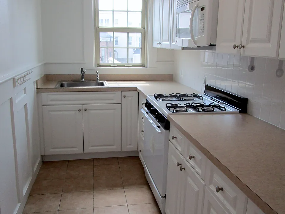 120 Kraft Ave #10
