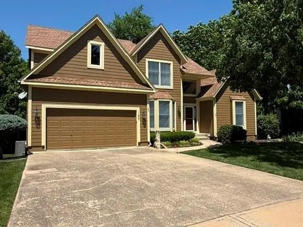 11820 Skyview Ln, Olathe, KS 66061