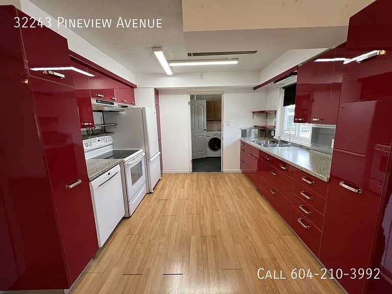 32243 Pineview Ave — Photo 10