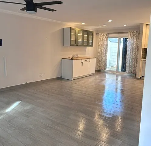 5045 Rochester Dr — Photo 3