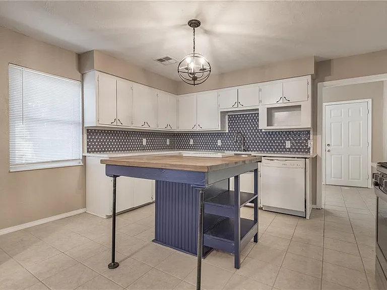 9904 SE 43rd St — Photo 9