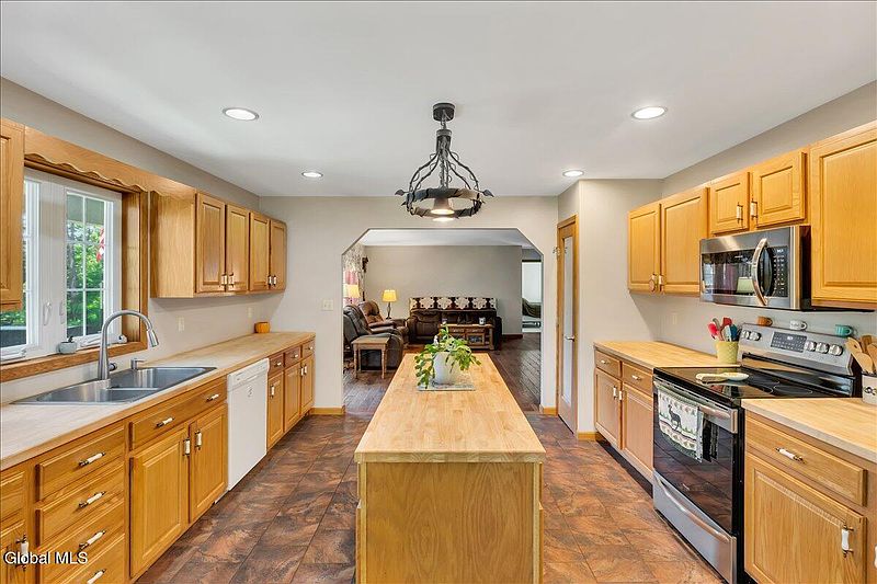 3rd image of 525 Crook's  Grove Road
