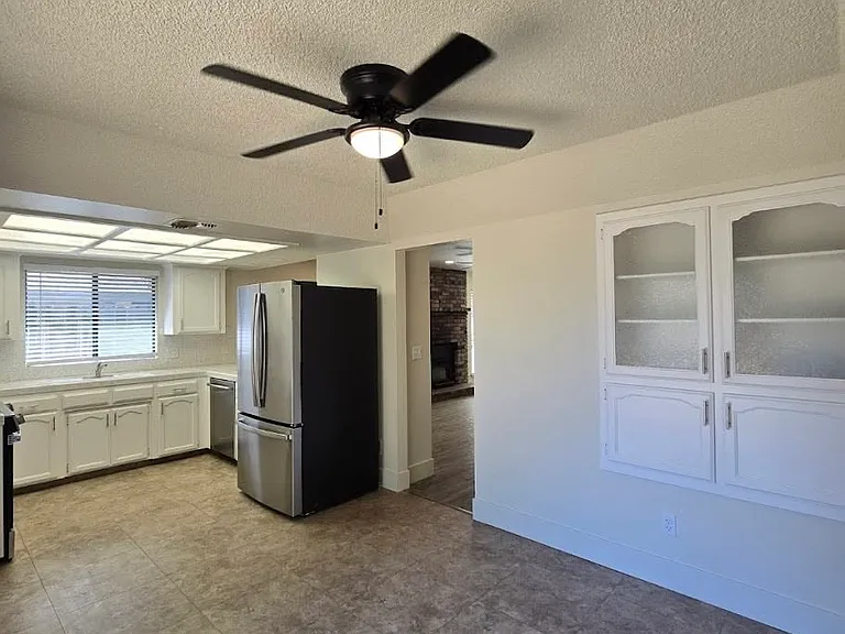 3233 Stanford Ave — Photo 13
