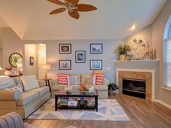 5th image of 2760 Canterbury Cir #20