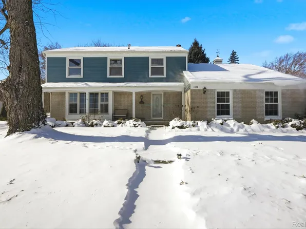 1820 Hunters Ridge Dr, Bloomfield Hills, MI 48304