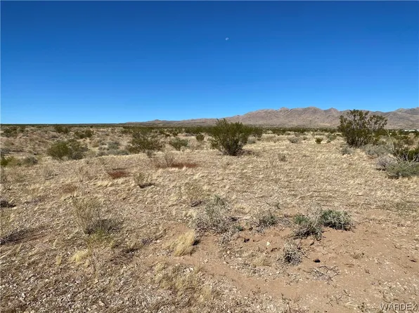 N Earls Rd, Golden Valley, AZ 86413