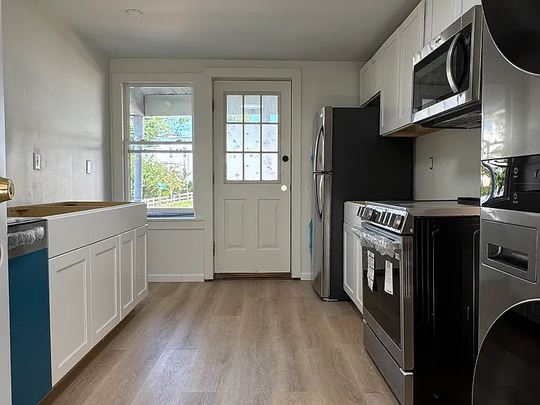36 Thompson St #1 — Photo 6