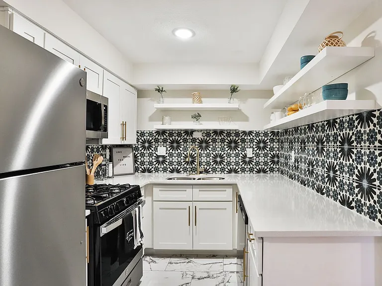 7055 Hampton Ave #201 — Photo 8