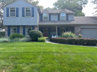 2S167 Stuarton Dr, Wheaton, IL 60189