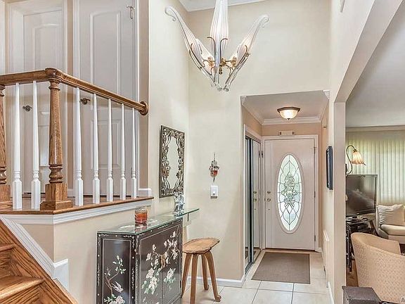 2nd image of 914 Shari Ln