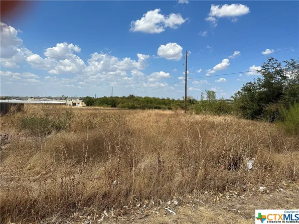 121 Calvin Smith Ln, Jarrell, TX 76537