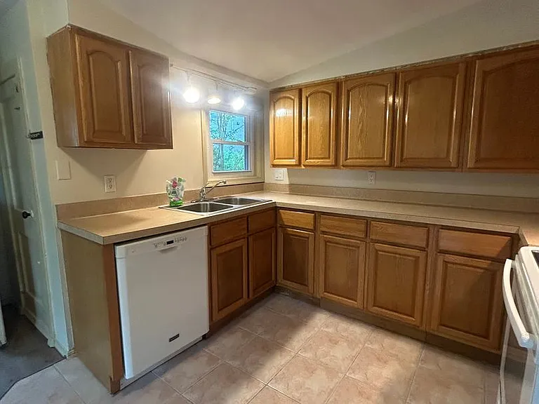 5683 Creekview Rd — Photo 3